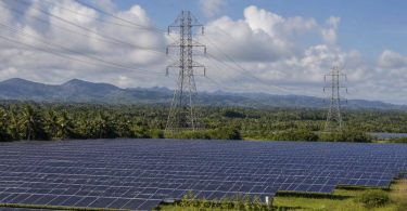 Impianti fotovoltaici e linee di trasmissione in un territorio tropicale